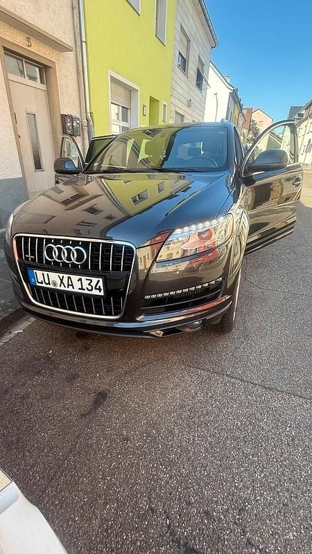 Grau Gebraucht 2012 Audi Q7 SUV | 13.000 € (Superpreis) - Bild 1/4
