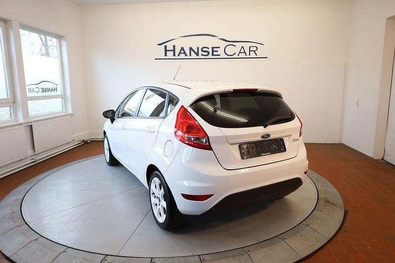 Gebraucht Ford Fiesta 82 PS (60 kW) 2010 Weiß Kleinwagen