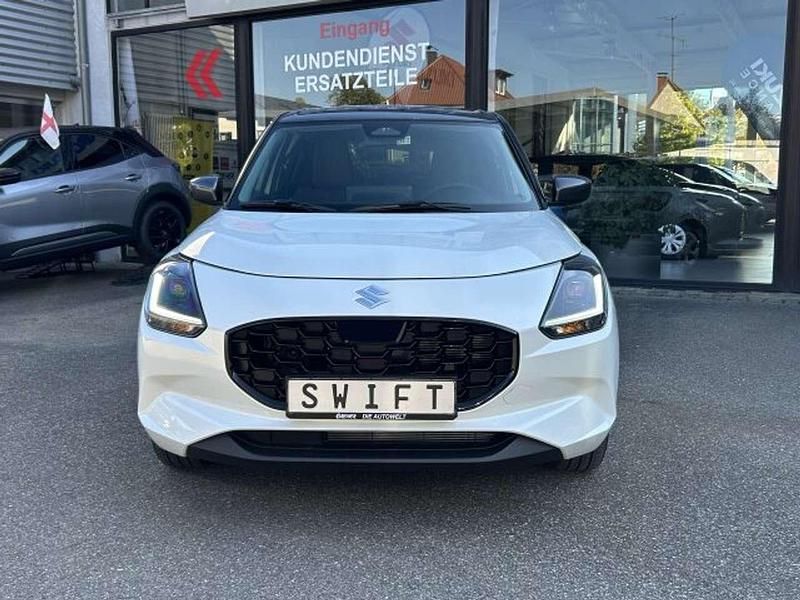 Gebraucht Suzuki Swift Comfort 83 PS (61 kW) 2025 Pure white/dach grau Kleinwagen
