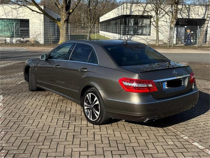Gebraucht Mercedes E220 170 PS (125 kW) 2012 Grau Limousine