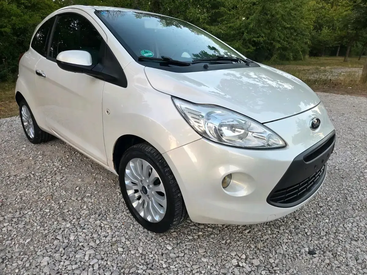 Gebraucht Ford Ka Titanium 70 PS (51 kW) 2012 Weiß Kleinwagen