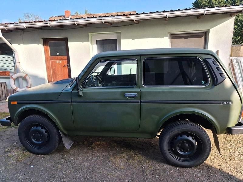 Second-hand Lada Urban 86 CP (63 kW) 2009 Verde SUV
