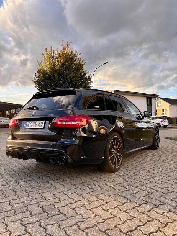 Schwarz Gebraucht 2017 Mercedes C43 AMG AMG Kombi | 35.000 € (Etwas zu teuer) - Bild 1/4