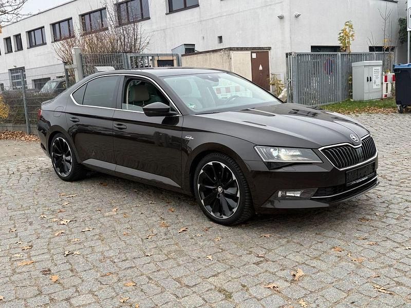 Gebraucht Skoda Superb LAURIN & KLEMENT 220 PS (161 kW) 2016 Braun Limousine