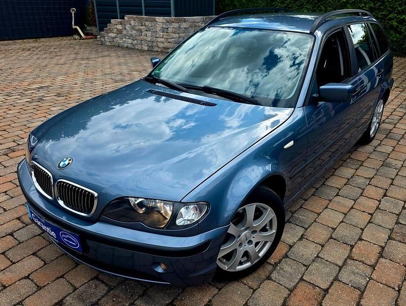 Blau Gebraucht 2002 BMW 318 Lifestyle Kombi | 2.499 € (Fairer Preis) - Bild 1/4