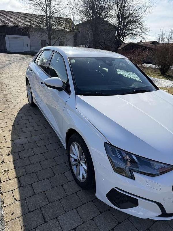 Gebraucht Audi A3 Ambiente 150 PS (110 kW) 2022 Limousine