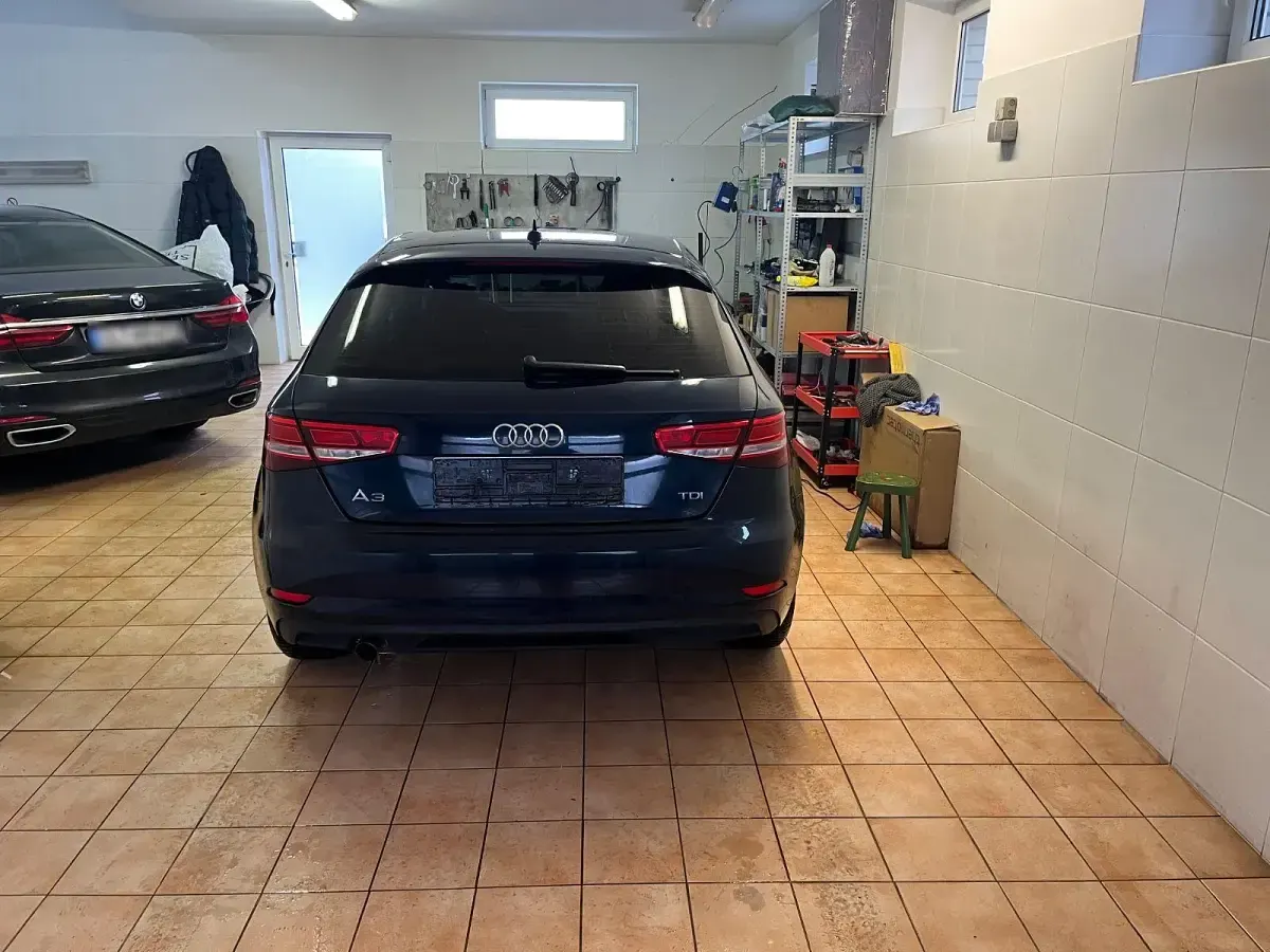 Gebraucht Audi A3 Comfort 116 PS (85 kW) 2017 Blau Limousine