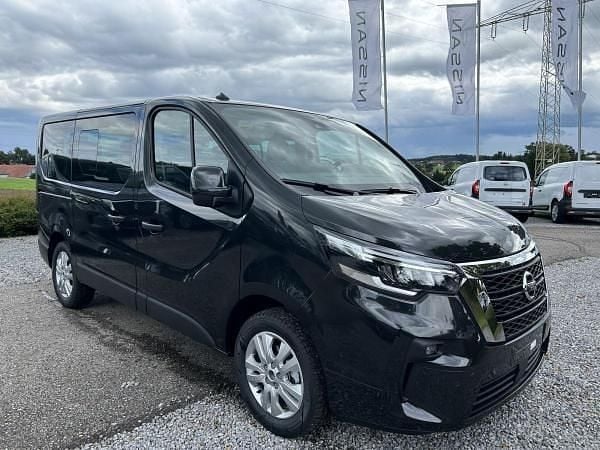 Schwarz (midnight black metallic) Gebraucht 2024 Nissan Primastar Tekna Van / Kleinbus | 38.890 € - Bild 1/4
