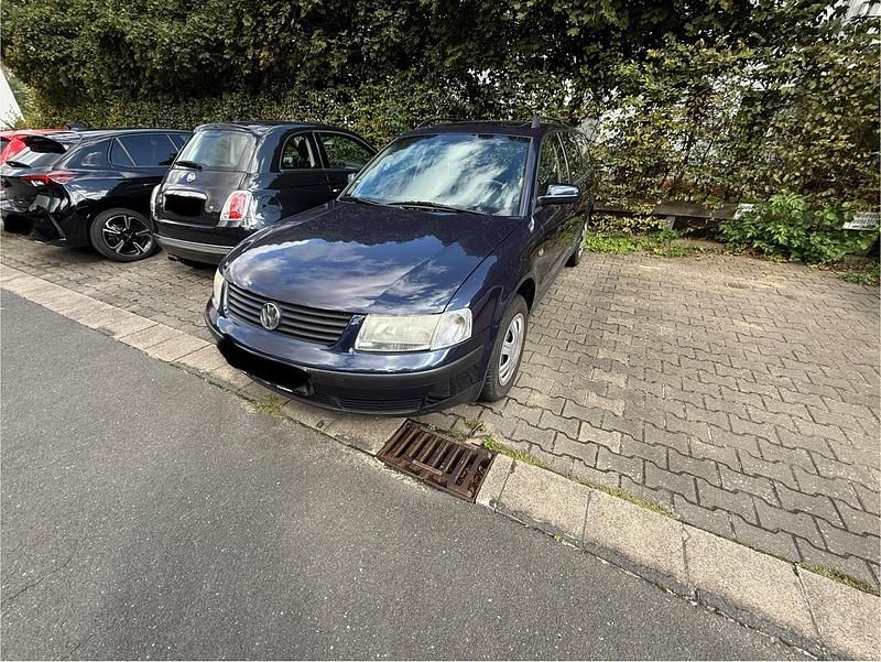Blau Gebraucht 1998 VW Passat Kombi | 1.000 € (Fairer Preis) - Bild 1/4