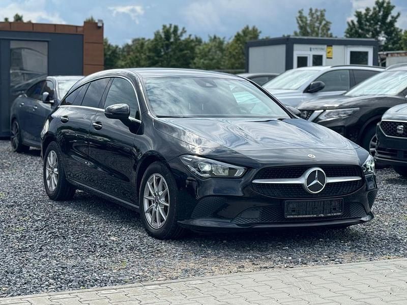 Schwarz Gebraucht 2020 Mercedes CLA200 Shooting Brake Kombi | 20.500 € (Guter Preis) - Bild 1/4
