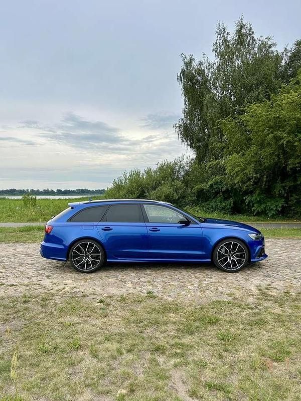Blau Gebraucht 2018 Audi RS6 Performance Kombi | 54.900 € (Superpreis) - Bild 1/4
