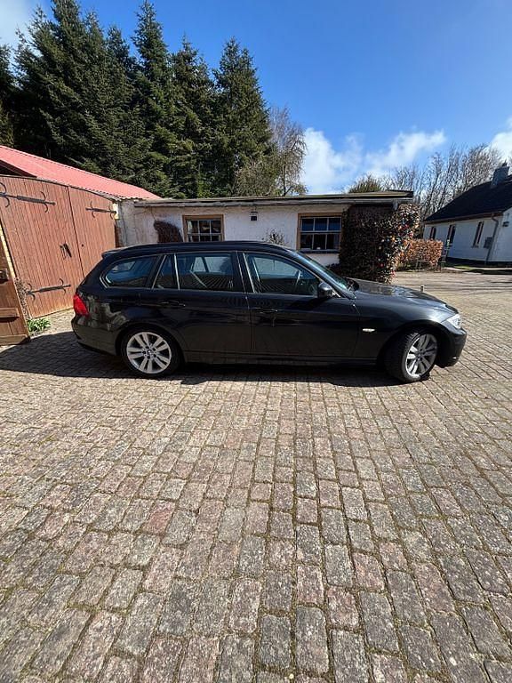 Usata BMW 318 143 CV (105 kW) 2012 Nero Station wagon