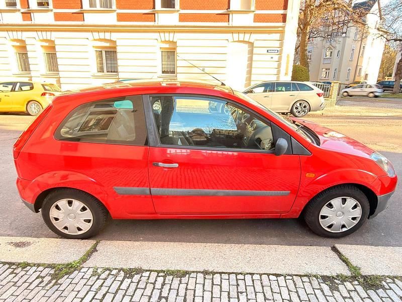Gebraucht Ford Fiesta 69 PS (50 kW) 2006 Rot Kleinwagen