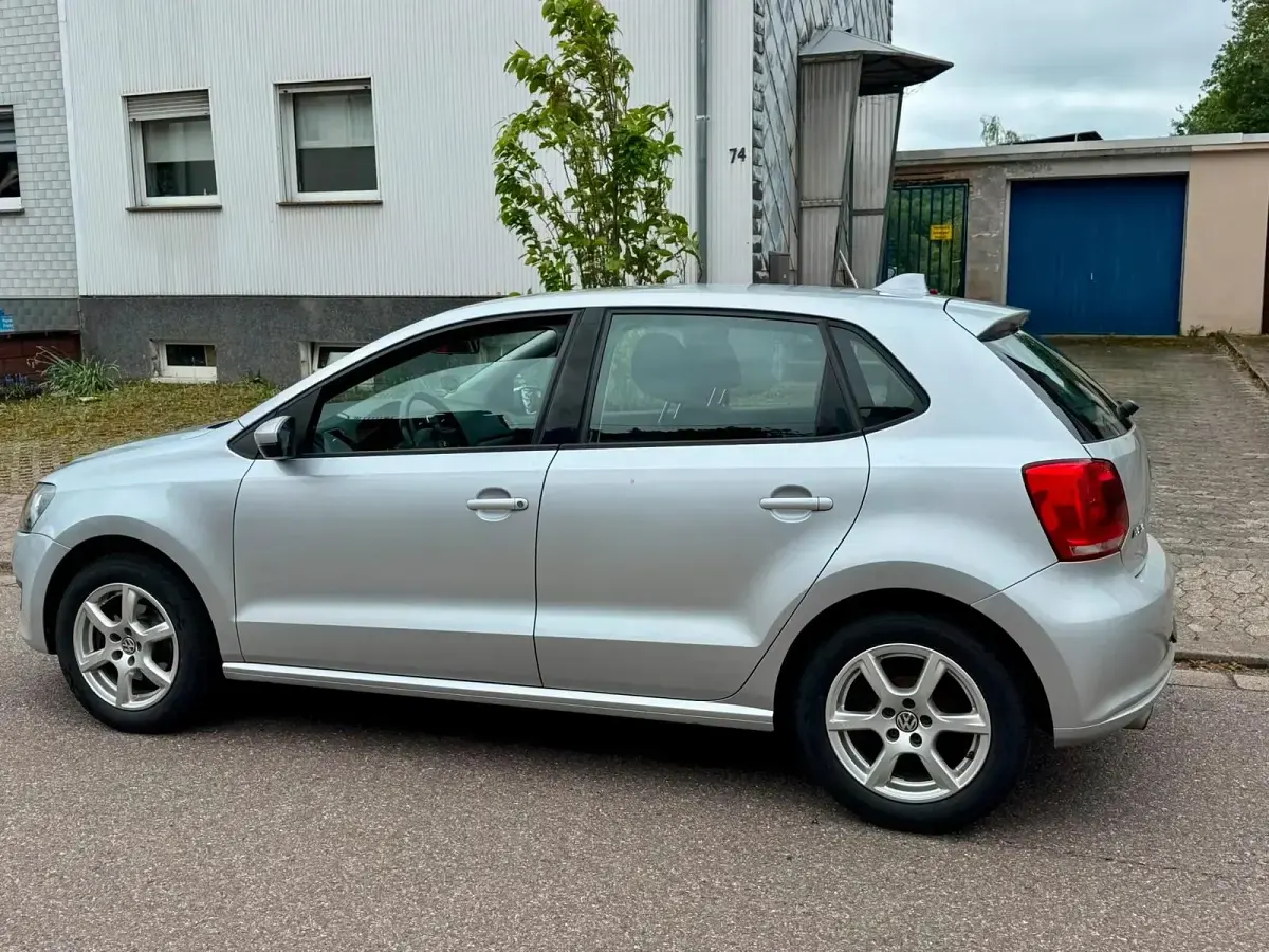 Gebraucht VW Polo 85 PS (62 kW) 2011 Silber Kleinwagen