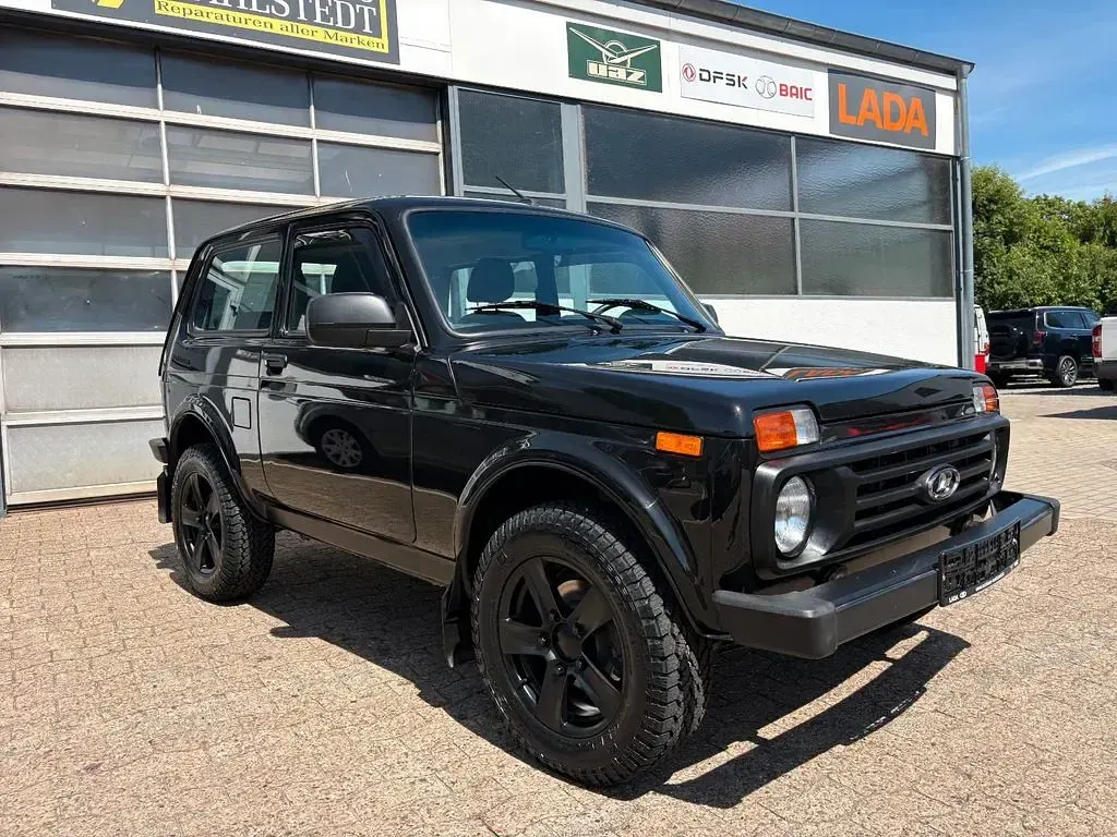 Gebraucht Lada niva 83 PS (61 kW) 2021 Schwarz SUV