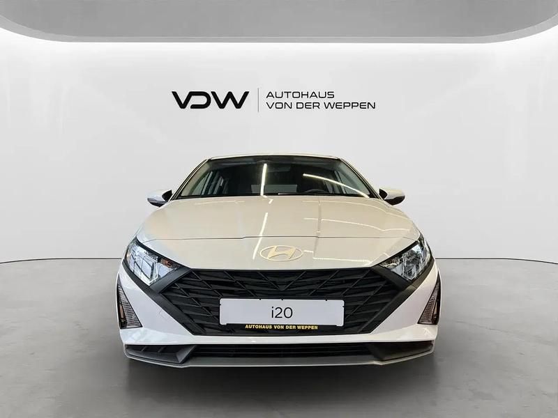 Gebraucht Hyundai i20 Select 58 PS (42 kW) 2024 Weiß Kleinwagen