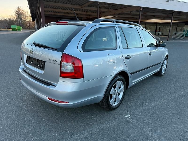 Gebraucht Skoda Octavia 105 PS (77 kW) 2012 Silber Kombi