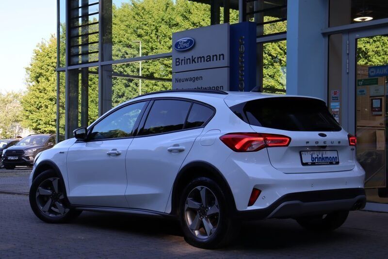 Gebraucht Ford Focus Active X 125 PS (91 kW) 2022 Frostwei Limousine