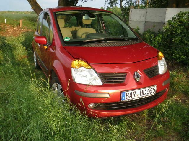 Second-hand Renault Modus 112 CP (82 kW) 2006 Roșu Monovolum