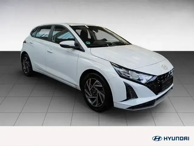 Gebraucht Hyundai i20 Trend 101 PS (74 kW) 2025 Weiß Kleinwagen