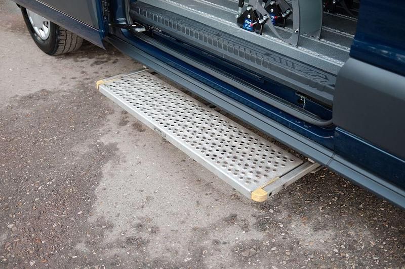 Gebraucht Ford Transit Trend 131 PS (96 kW) 2019 Blau Van / Kleinbus