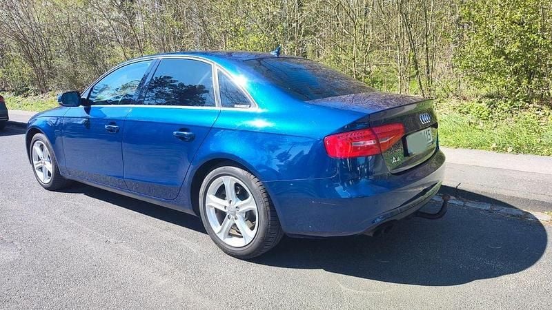 Gebraucht Audi A4 Ambiente 170 PS (125 kW) 2013 Blau Limousine