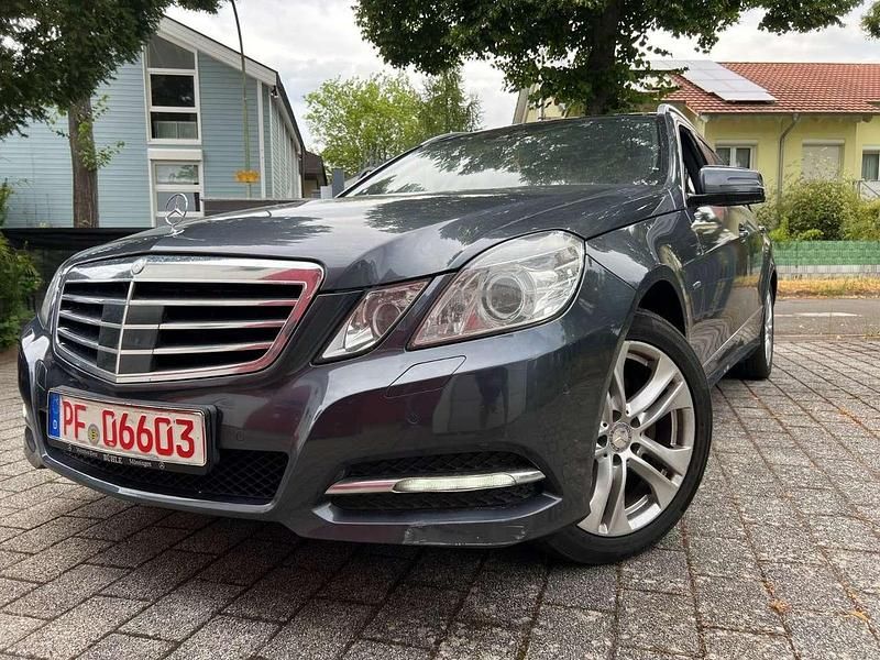 Grau Gebraucht 2012 Mercedes E350 Kombi | 7.497 € (Teuer) - Bild 1/4