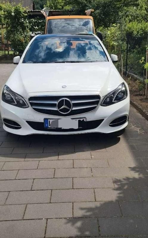 Gebraucht Mercedes E220 Avantgarde 170 PS (125 kW) 2015 Weiß Limousine