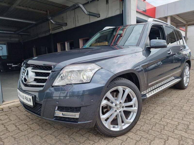 Grau Gebraucht 2010 Mercedes GLK300 Sport SUV | 11.945 € - Bild 1/4