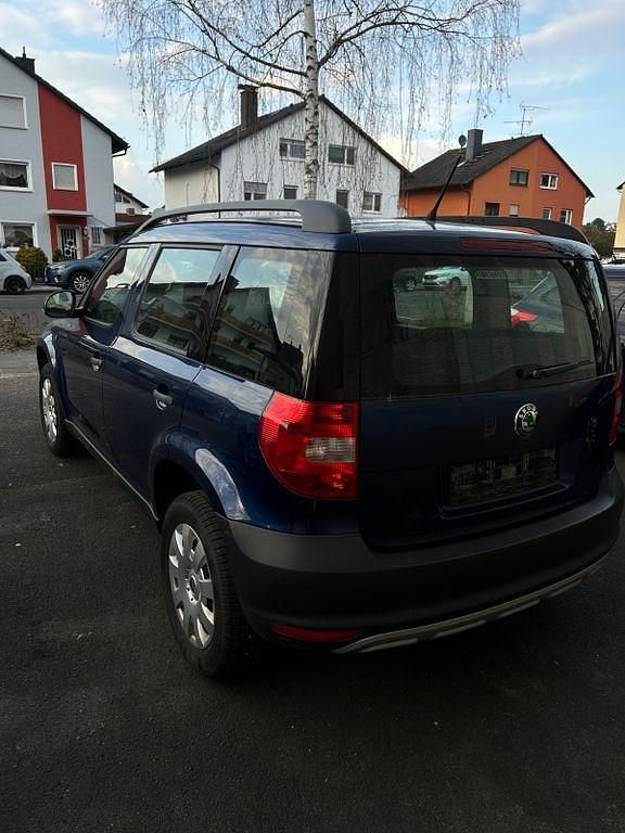 Gebraucht Skoda Yeti Active 105 PS (77 kW) 2012 Blau SUV