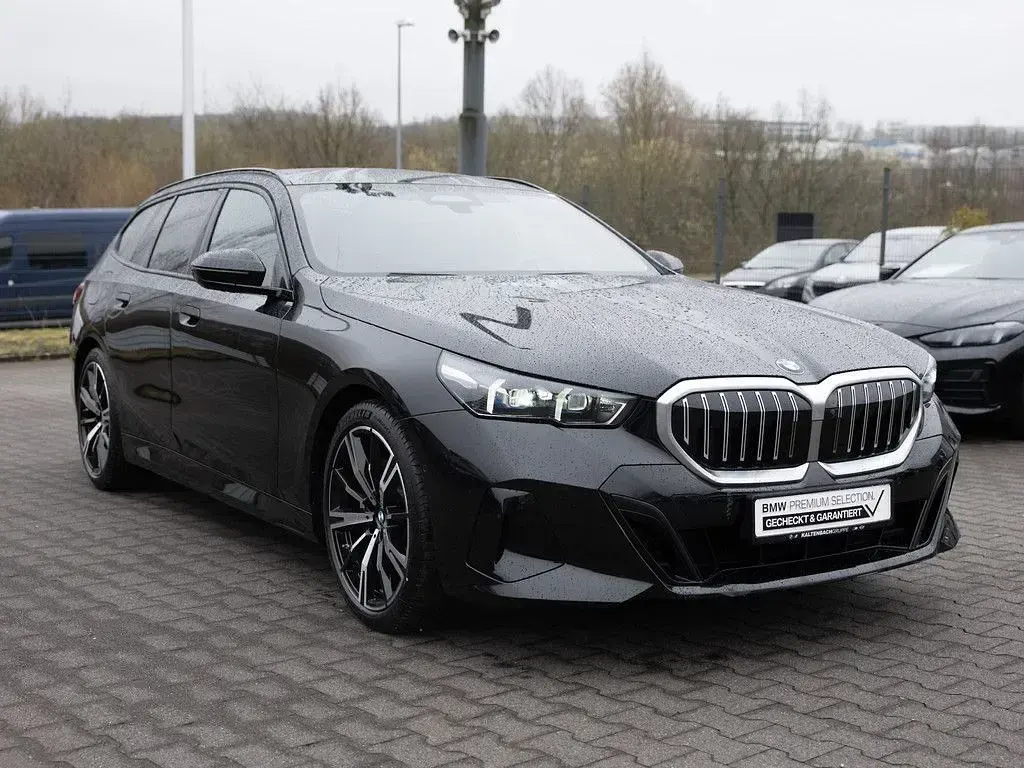 Gebraucht BMW 540 M Sport 303 PS (222 kW) 2025 Schwarz Kombi