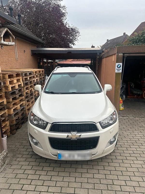 Weiß Gebraucht 2011 Chevrolet Captiva SUV | 7.500 € (Fairer Preis) - Bild 1/4