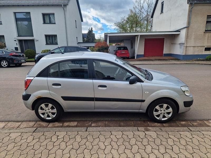 Gebraucht Kia Rio EX 97 PS (71 kW) 2009 Silber Limousine