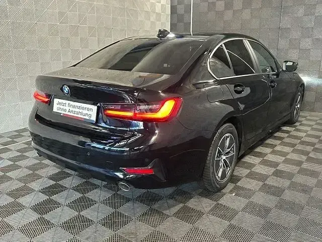Usata BMW 318 Efficient Dynamics 150 CV (110 kW) 2020 Nero Berlina