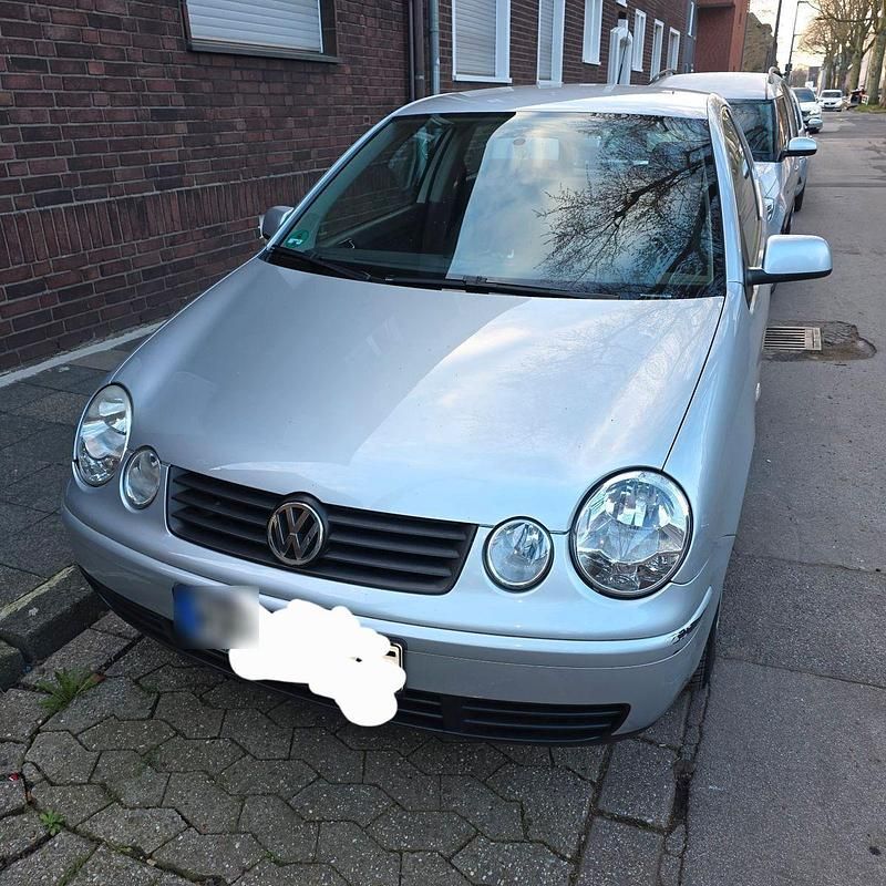 Gebraucht VW Polo Basis 64 PS (47 kW) 2003 Silber Kleinwagen