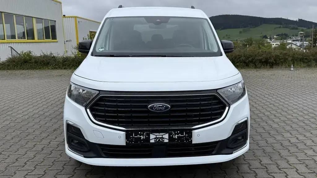 Gebraucht Ford Tourneo Connect Titanium 116 PS (85 kW) 2024 Weiß Van / Kleinbus