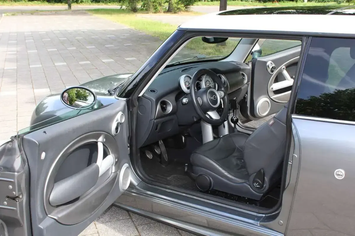 Gebraucht Mini Cooper S 194 PS (142 kW) 2004 Dark silver metallic Kleinwagen