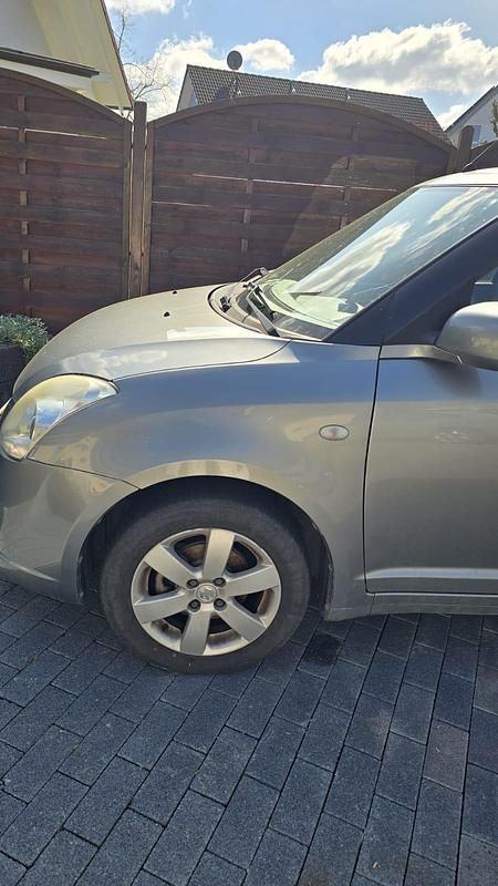 Second-hand Suzuki Swift 93 CP (68 kW) 2006 Argintiu Hatchback
