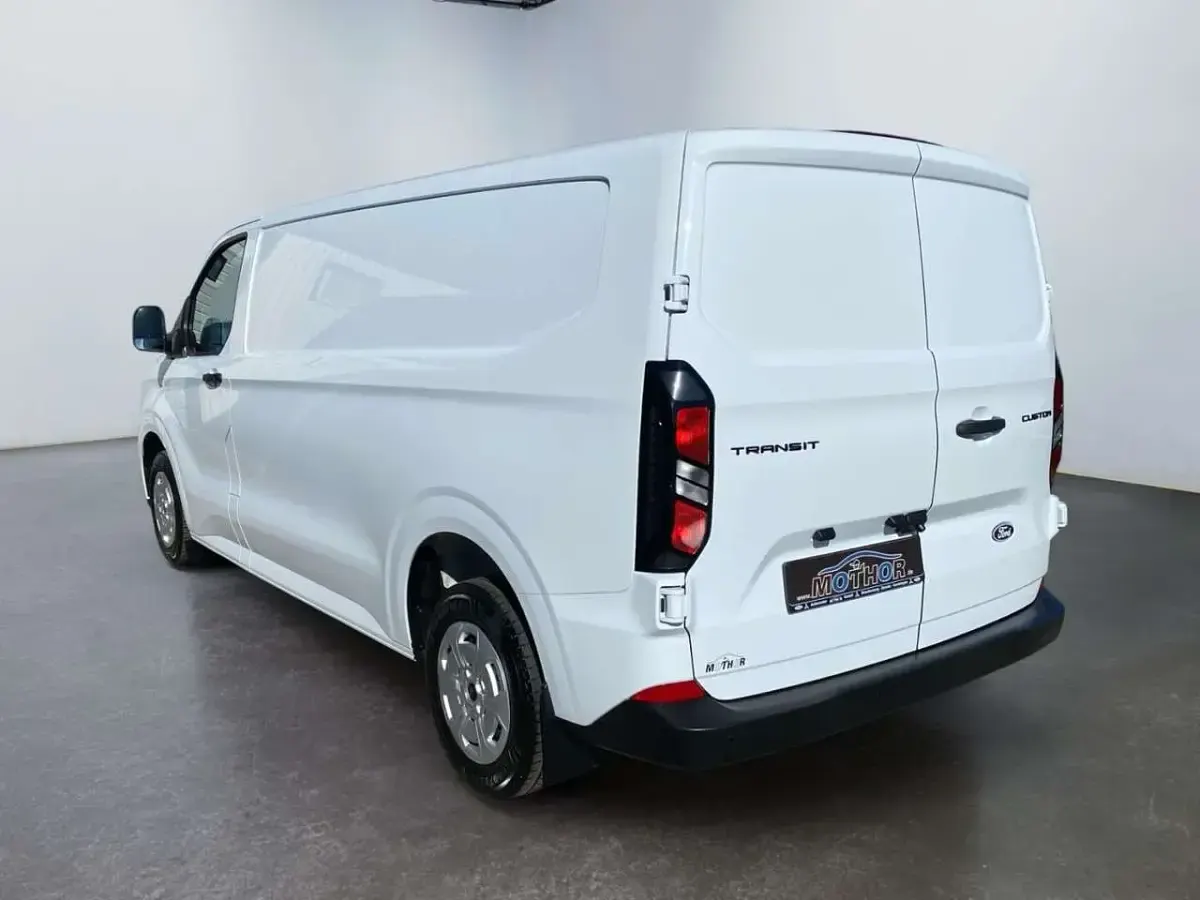 Gebraucht Ford Transit Custom Trend 136 PS (100 kW) 2025 Frostweiß Van