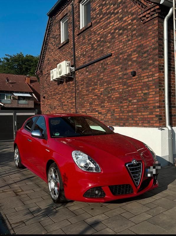Gebraucht Alfa Romeo Giulietta 120 PS (88 kW) 2012 Rot Kleinwagen
