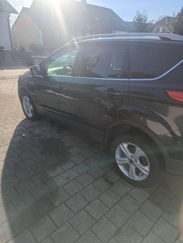 Gebraucht Ford Kuga Individual 140 PS (102 kW) 2014 Schwarz SUV