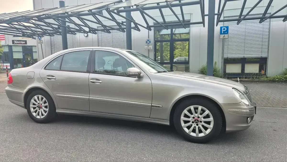 Gebraucht Mercedes E220 Elegance 170 PS (125 kW) 2008 Beige Limousine