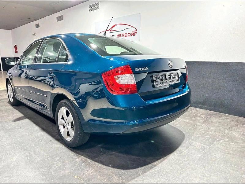 Gebraucht Skoda Rapid Ambition 101 PS (74 kW) 2013 Blau Kleinwagen