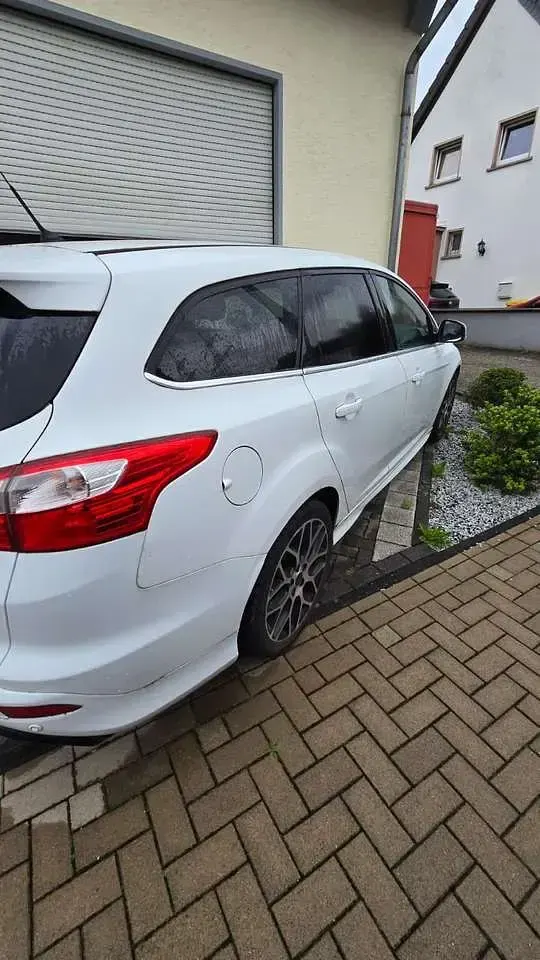 Gebraucht Ford Focus S 150 PS (110 kW) 2013 Weiß Kombi