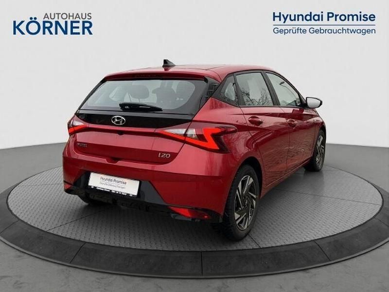 Gebraucht Hyundai i20 Trend 101 PS (74 kW) 2023 Rot Kleinwagen