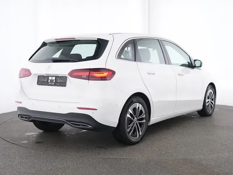 Gebraucht Mercedes B200 163 PS (119 kW) 2025 Weiß Kleinwagen
