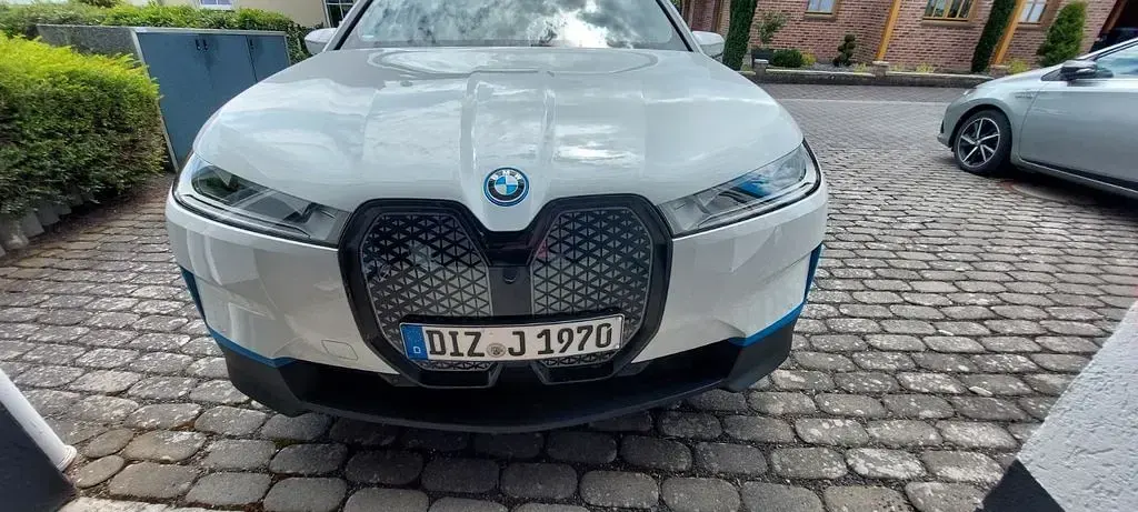 Gebraucht BMW iX 239 kW (326 PS) 2023 Weiß SUV