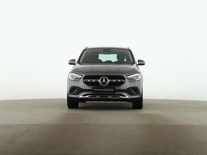 Gebraucht Mercedes GLA200 Progressive 163 PS (119 kW) 2022 Grau SUV