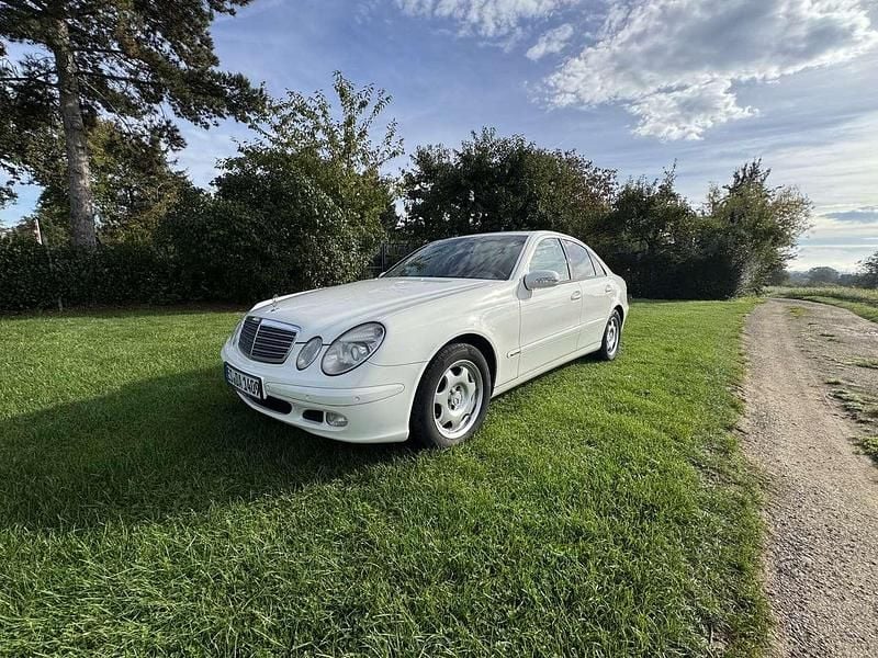 Weiß Gebraucht 2003 Mercedes E270 Classic Limousine | 2.500 € (Guter Preis) - Bild 1/4