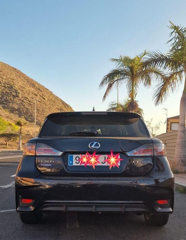 Gebraucht Lexus CT200h Luxury Line 136 PS (100 kW) 2015 Violett Limousine